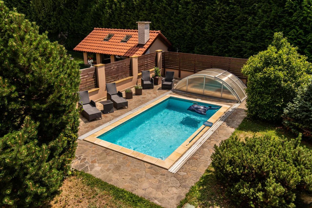 Villa With Pool & Sauna In Beer Village Velké Popovice Exterior foto