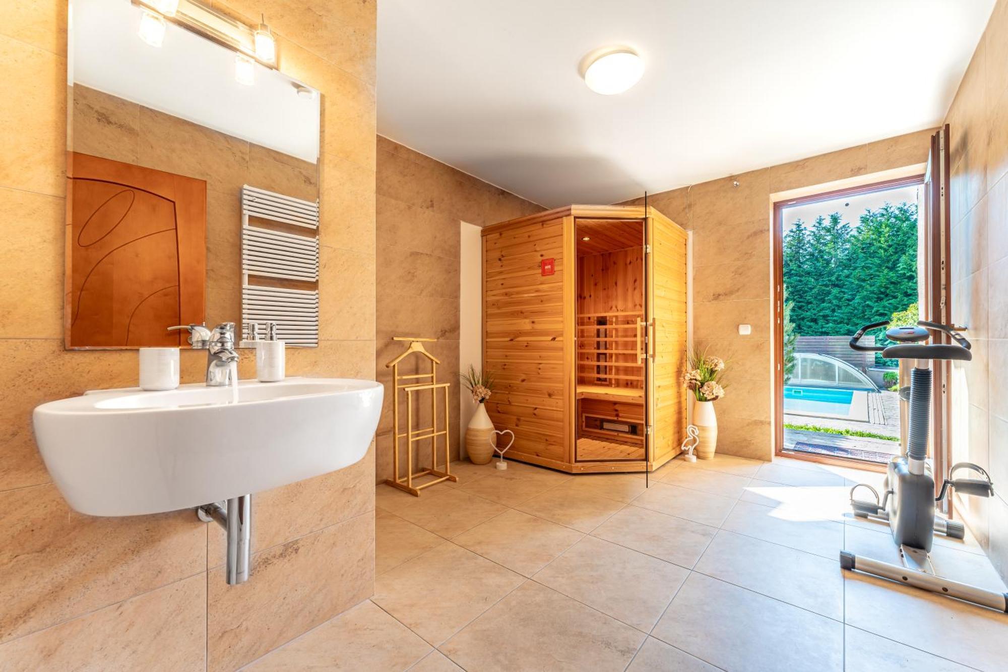 Villa With Pool & Sauna In Beer Village Velké Popovice Exterior foto